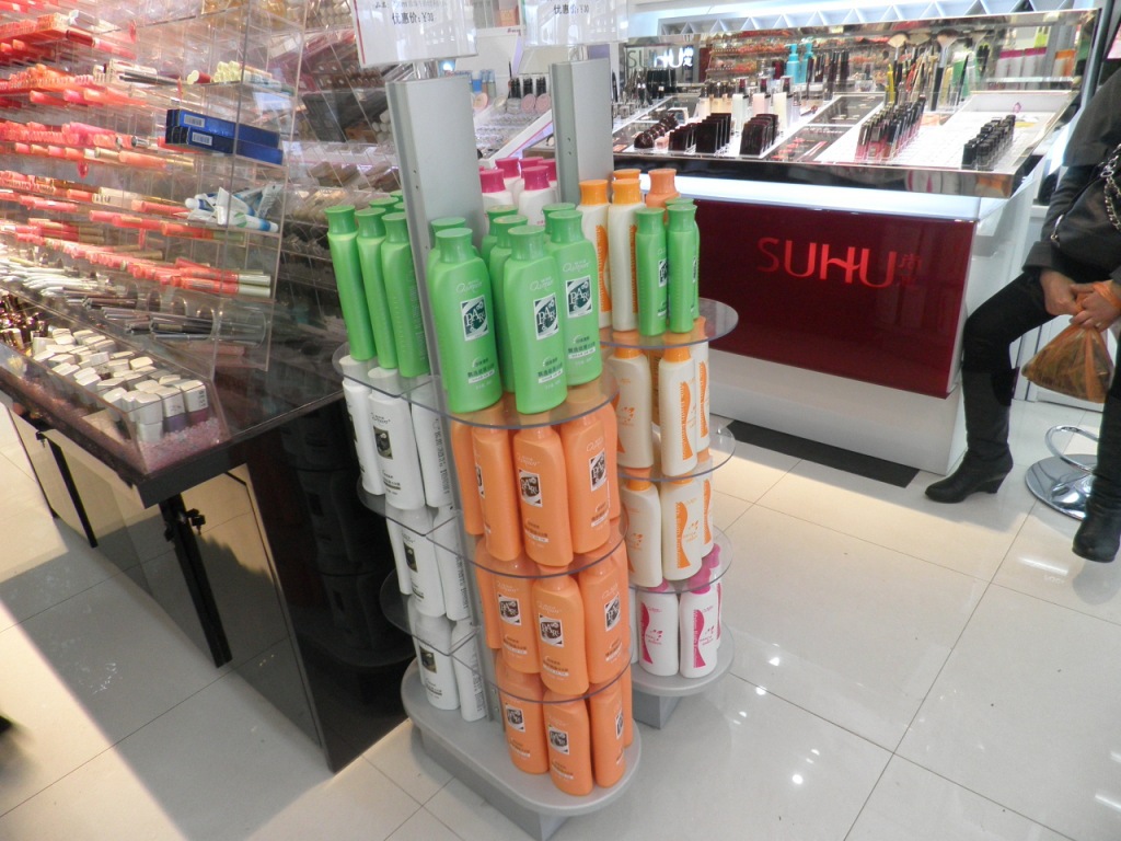 日用品展示架选购指南 可拆卸设计,灵活陈列化妆品与百货